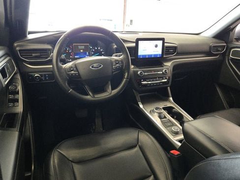 Used 2020 Ford Explorer XLT w/ Equipment Group 202A AWD/4WD image 18