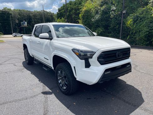 Used 2025 Toyota Tacoma SR5 AWD/4WD image 1