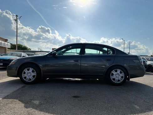 Used 2005 Nissan Altima 2.5 S w/ (S02) Side Airbags Pkg FWD image 10