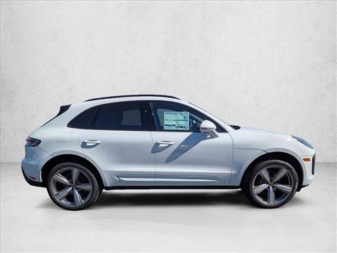 Certified 2025 Porsche Macan image 11