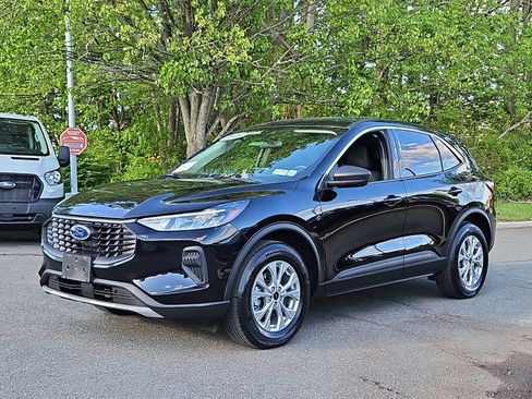 Certified 2023 Ford Escape Active AWD/4WD image 5