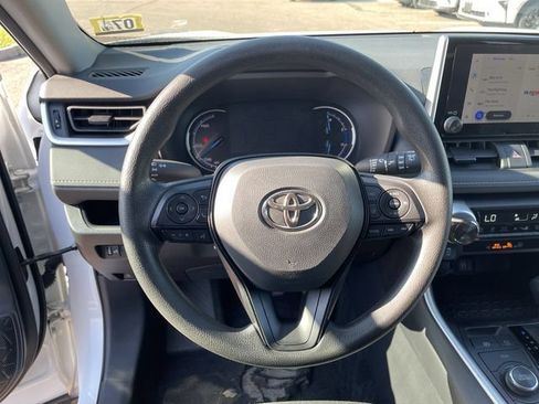 Used 2025 Toyota RAV4 XLE AWD/4WD image 15