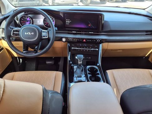 Used 2024 Kia Carnival EX FWD image 17