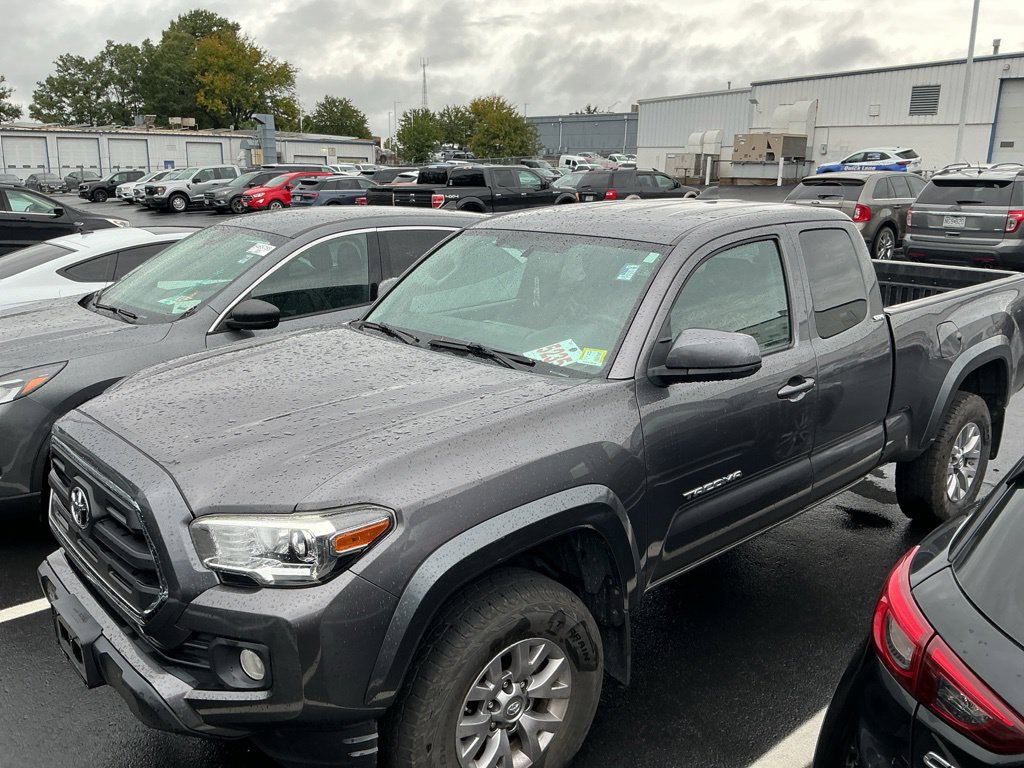 Used 2017 Toyota Tacoma SR5 w/ Tow Package AWD/4WD image 3