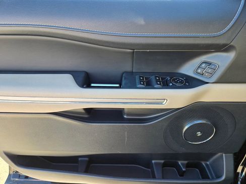 Used 2024 Ford Expedition Limited image 23