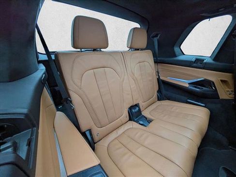 Used 2022 BMW X7 xDrive40i w/ M Sport Package image 19