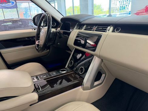 Used 2019 Land Rover Range Rover Supercharged AWD/4WD image 28