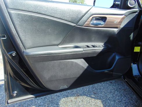 Used 2016 Honda Accord EX image 24