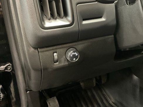 Used 2022 Chevrolet Colorado LT w/ Fleet Safety Package image 8