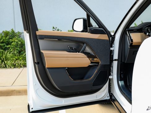 Used 2024 Land Rover Range Rover Sport SE image 70