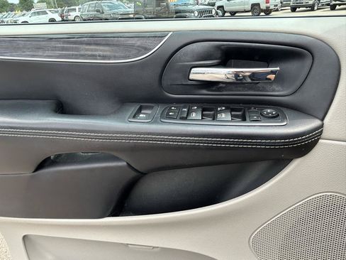 Used 2013 Chrysler Town & Country Touring FWD image 26