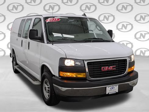 Used 2025 GMC Savana 2500 w/ Driver Convenience Package RWD image 22