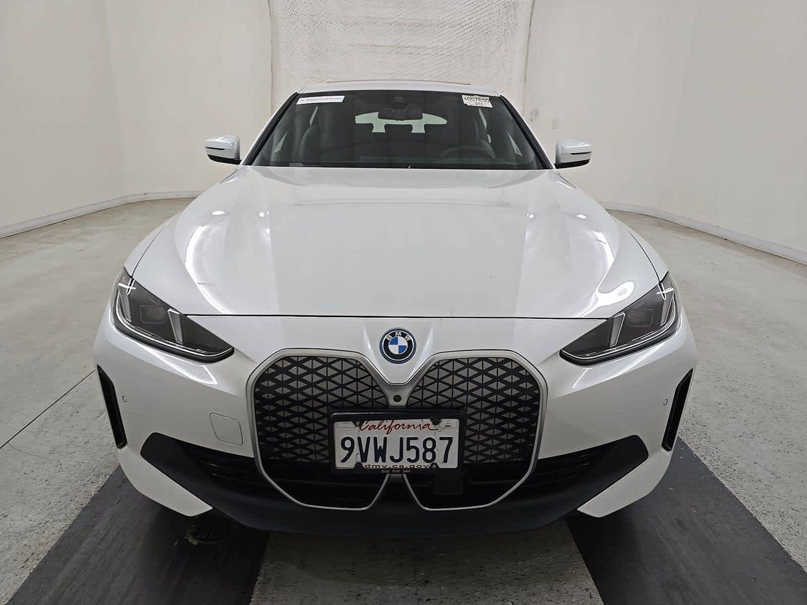 Used 2025 BMW i4 xDrive40i w/ Premium Package AWD/4WD image 2