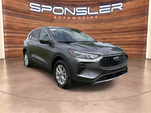 Used 2023 Ford Escape Active w/ Tech Pack #1 AWD/4WD image 9