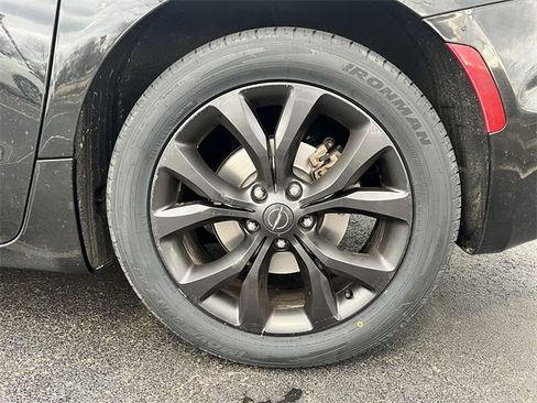 Used 2019 Chrysler Pacifica Touring Plus w/ S Appearance Package image 24