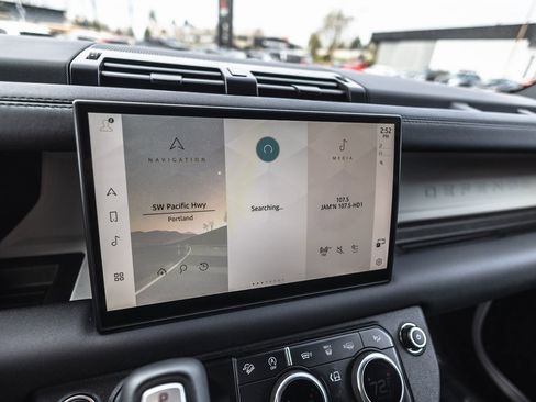 Used 2025 Land Rover Defender 110 S image 14