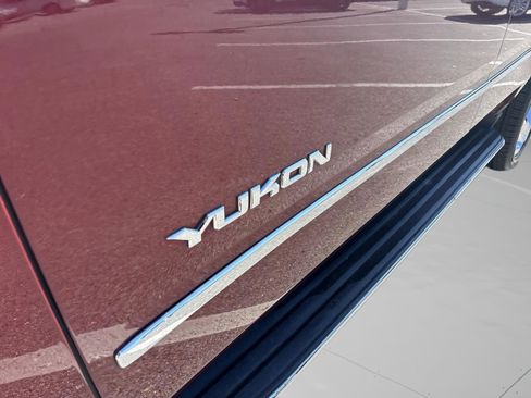 Used 2017 GMC Yukon SLT w/ Premium Edition image 33