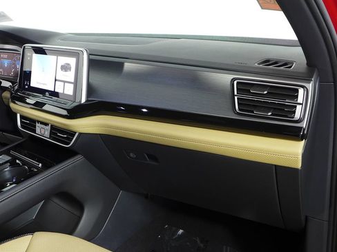 Certified 2025 Volkswagen Atlas Cross Sport SE FWD image 14