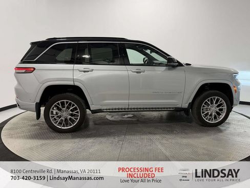 Used 2024 Jeep Grand Cherokee Summit w/ Luxury Tech Group V AWD/4WD image 9