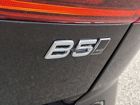 New 2026 Volvo XC60 B5 Plus w/ Protection Package Premier AWD/4WD image 23