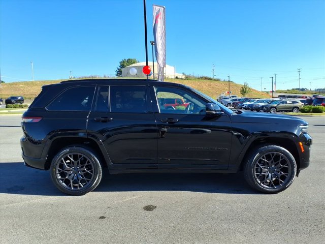 Used 2024 Jeep Grand Cherokee Summit w/ High Altitude Package AWD/4WD image 5