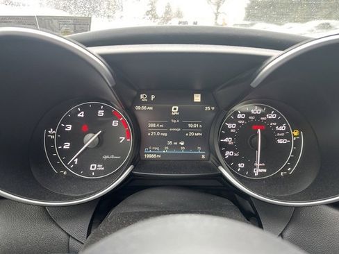 Used 2023 Alfa Romeo Giulia Veloce image 16