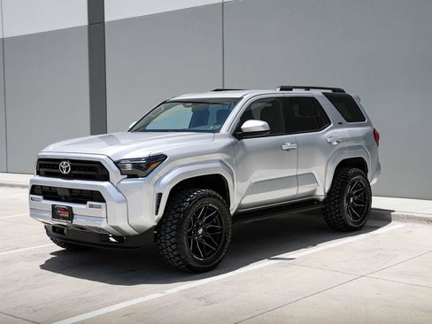 Used 2025 Toyota 4Runner SR5 AWD/4WD image 4