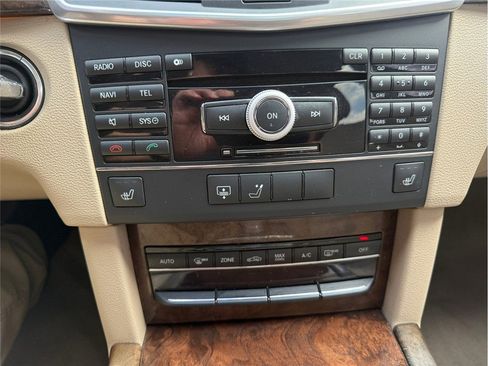 Used 2010 Mercedes-Benz E 350 4MATIC Sedan image 20