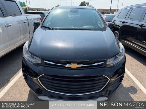 Used 2019 Chevrolet Trax LT FWD image 2