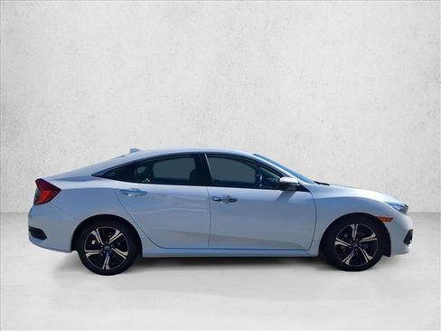 Used 2018 Honda Civic Touring image 4