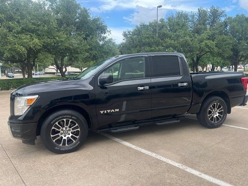 Used 2021 Nissan Titan SV w/ SV Convenience Package RWD image 5