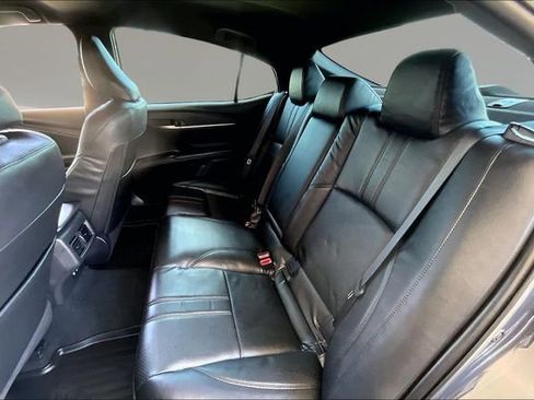 Used 2025 Toyota Camry SE FWD image 19