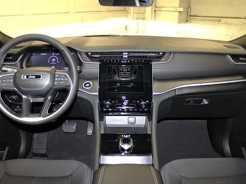 New 2026 Jeep Grand Cherokee L Laredo AWD/4WD image 9