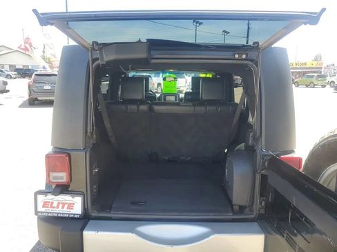Used 2008 Jeep Wrangler Unlimited Sahara w/ Limited Unlimited Group AWD/4WD image 9