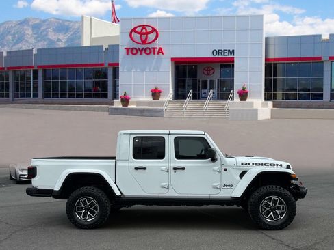 Used 2025 Jeep Gladiator Rubicon AWD/4WD image 3