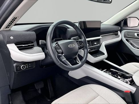 Certified 2025 Ford Explorer Platinum w/ LUX Leather Package AWD/4WD image 14