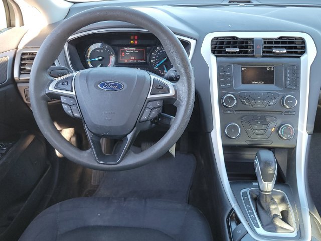 Used 2015 Ford Fusion SE FWD image 9