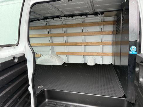 Used 2024 Chevrolet Express 2500 w/ Driver Convenience Package image 28