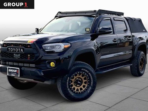 Used 2020 Toyota Tacoma TRD Off-Road image 1