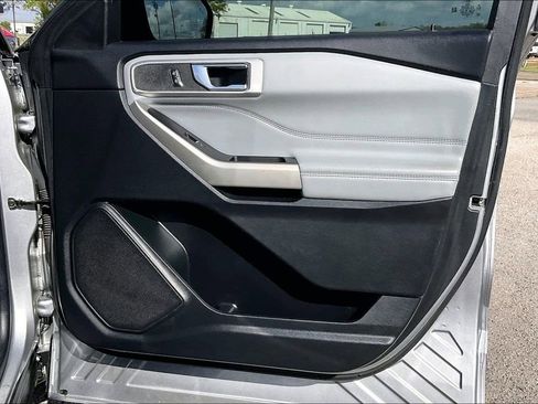 Used 2022 Ford Explorer XLT w/ Equipment Group 202A image 29