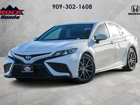 Used 2023 Toyota Camry SE image 1