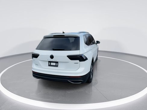 Used 2022 Volkswagen Tiguan SE image 18
