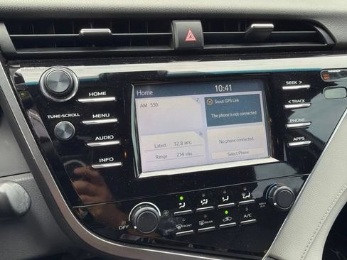 Used 2018 Toyota Camry LE FWD image 3