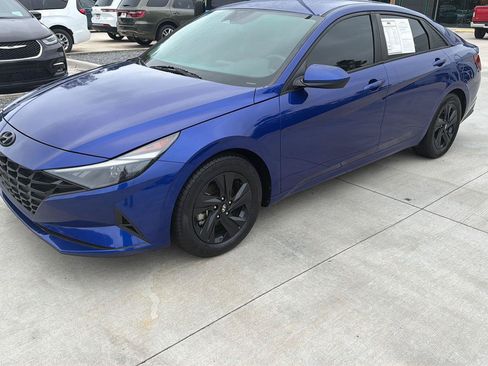 Used 2022 Hyundai Elantra SEL w/ Cargo Package FWD image 7