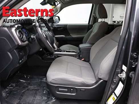 Used 2020 Toyota Tacoma SR5 AWD/4WD image 13