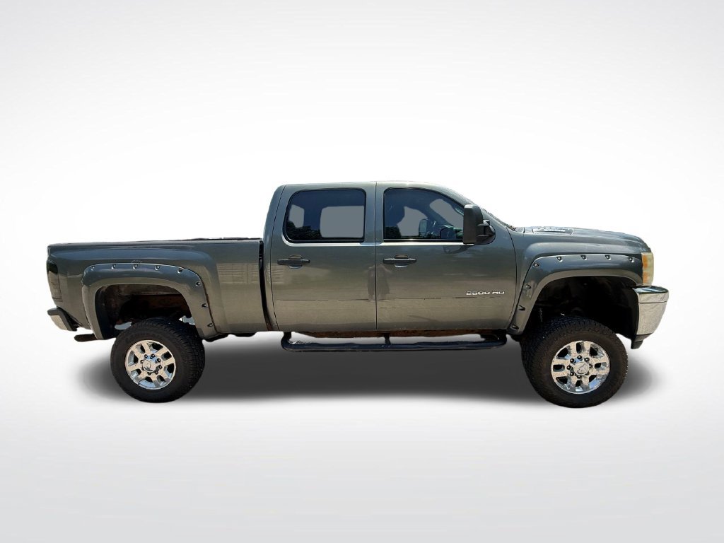 Used 2011 Chevrolet Silverado 2500 LT w/ Interior Plus Package AWD/4WD image 7