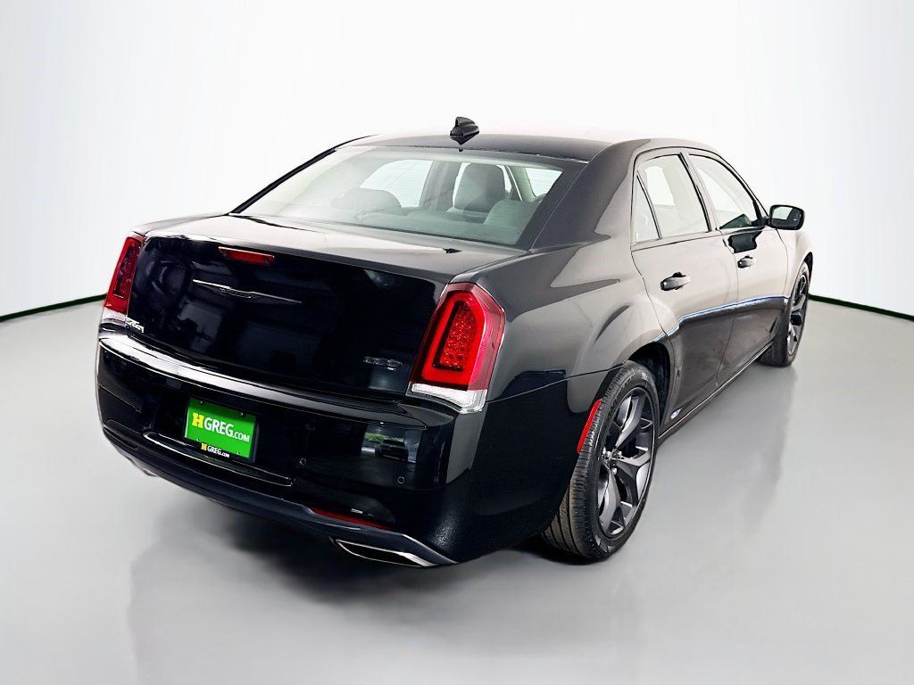 Used 2023 Chrysler 300 Touring w/ Safetytec Plus Group RWD image 10
