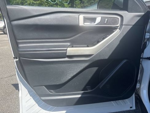 Used 2021 Ford Explorer XLT AWD/4WD image 17