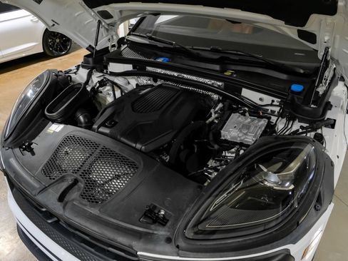 Used 2023 Porsche Macan AWD/4WD image 51