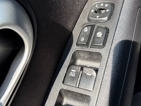 Used 2017 Kia Soul FWD image 9